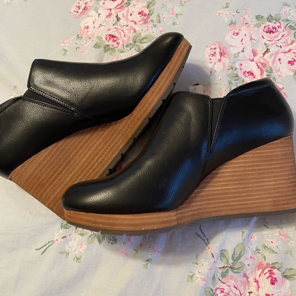 Dr.Scholl’s wedged shoes